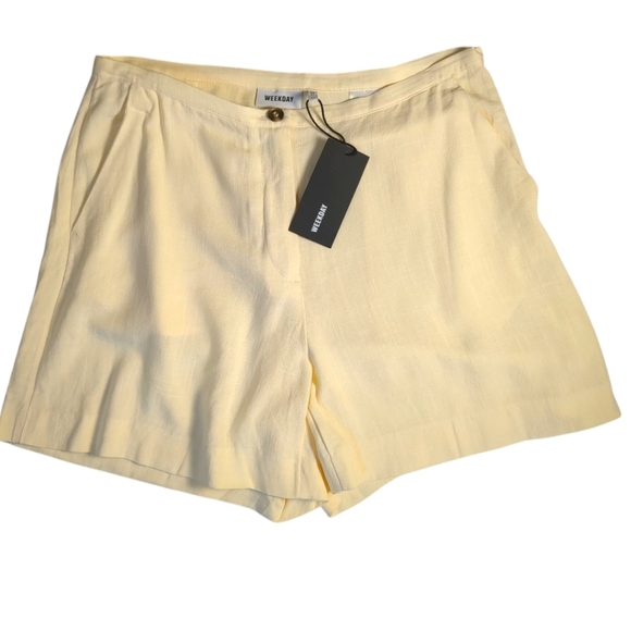 Weekday Kit linen mix shorts in pastel yellow Lightweight Sz 44/ US 12-14 - Picture 4 of 8